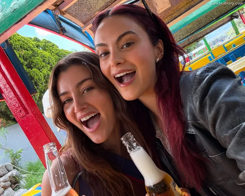 Camila Mendes photo 3 of 950