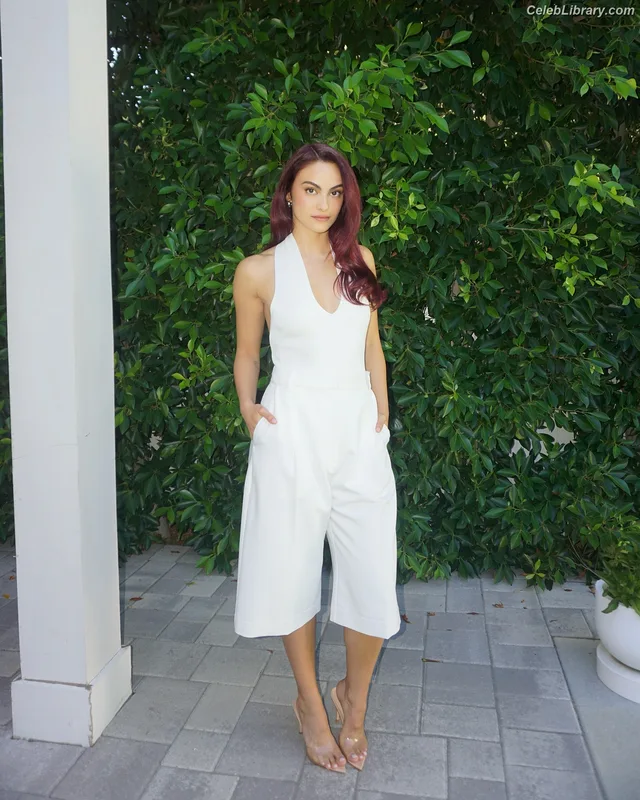 Camila Mendes photo 6 of 950