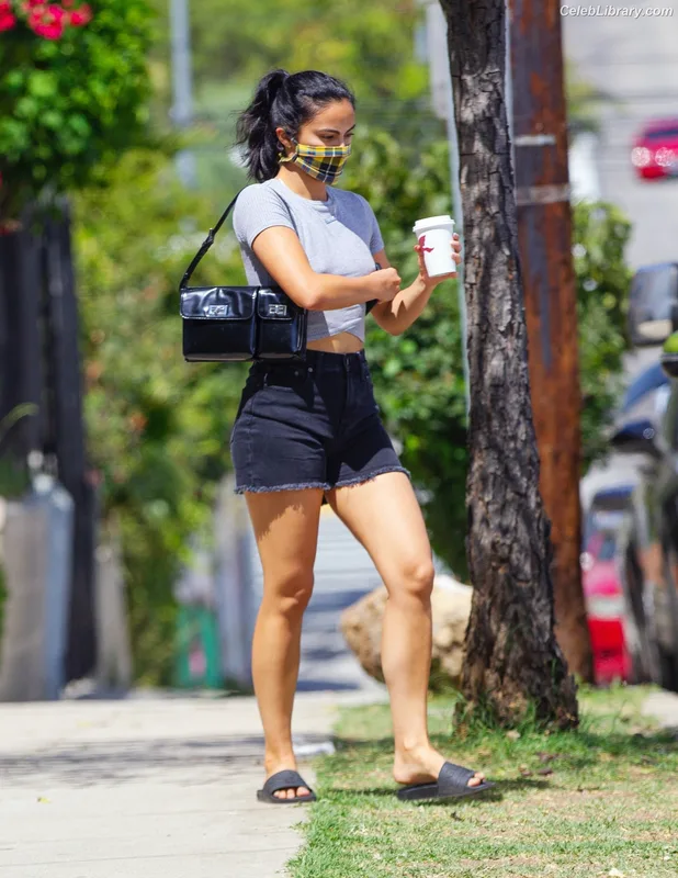 Camila Mendes photo 12 of 950