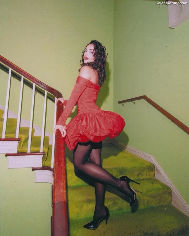 Camila Mendes photo 20 of 950