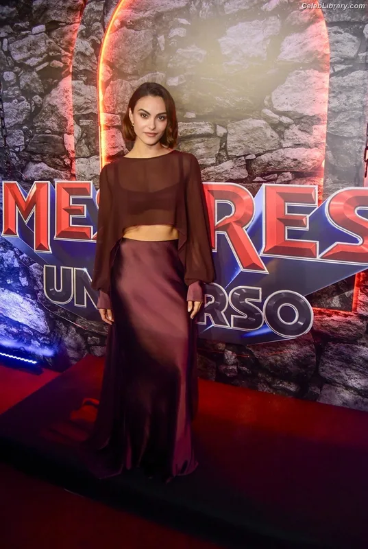 Camila Mendes photo 4 of 950