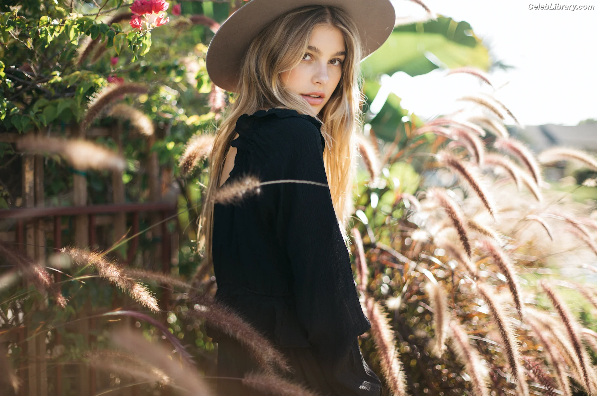 Camila Morrone photo 10 of 829