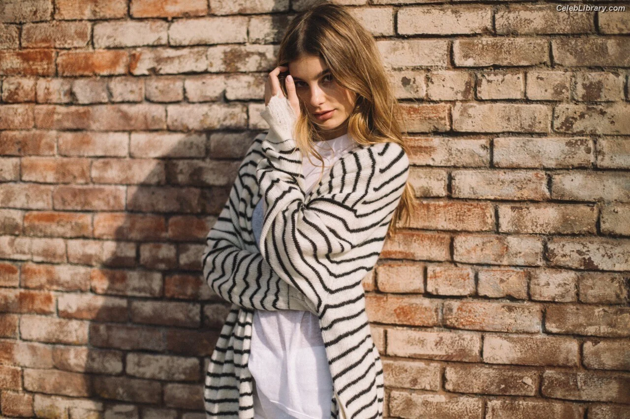 Camila Morrone photo 6 of 829