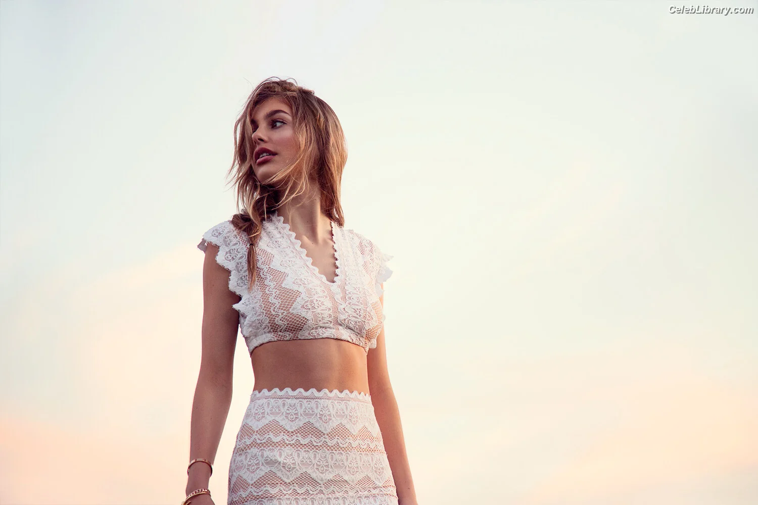 Camila Morrone photo 4 of 829