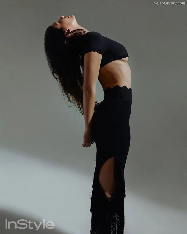 Camila Morrone photo 1 of 830