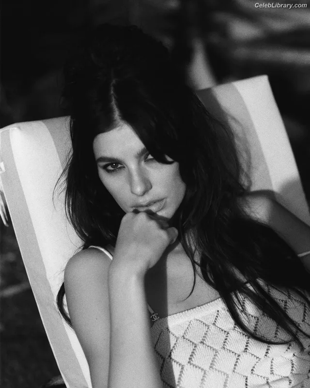 Camila Morrone photo 4 of 830