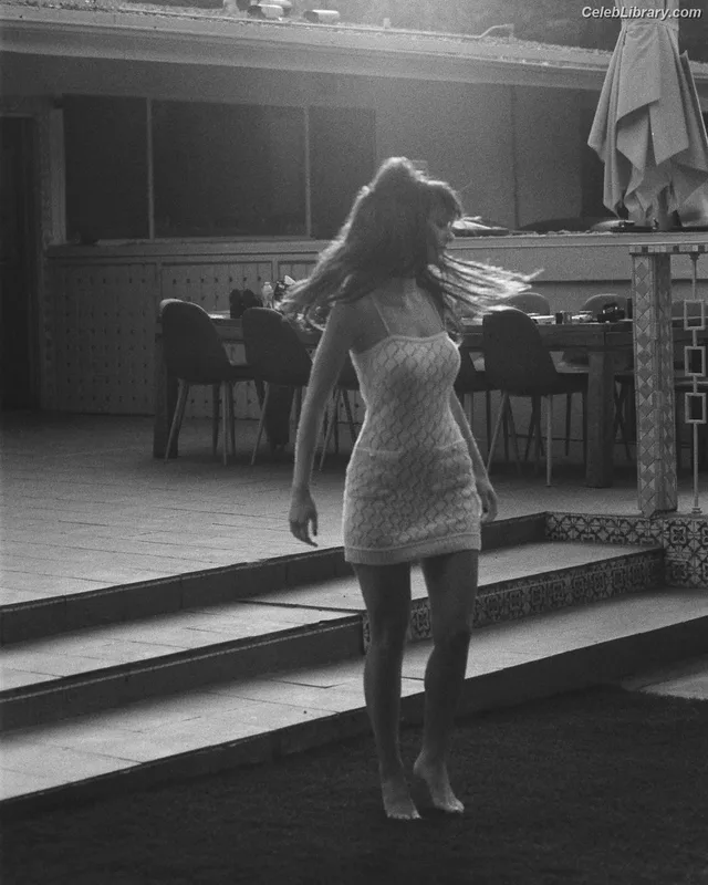 Camila Morrone photo 9 of 830