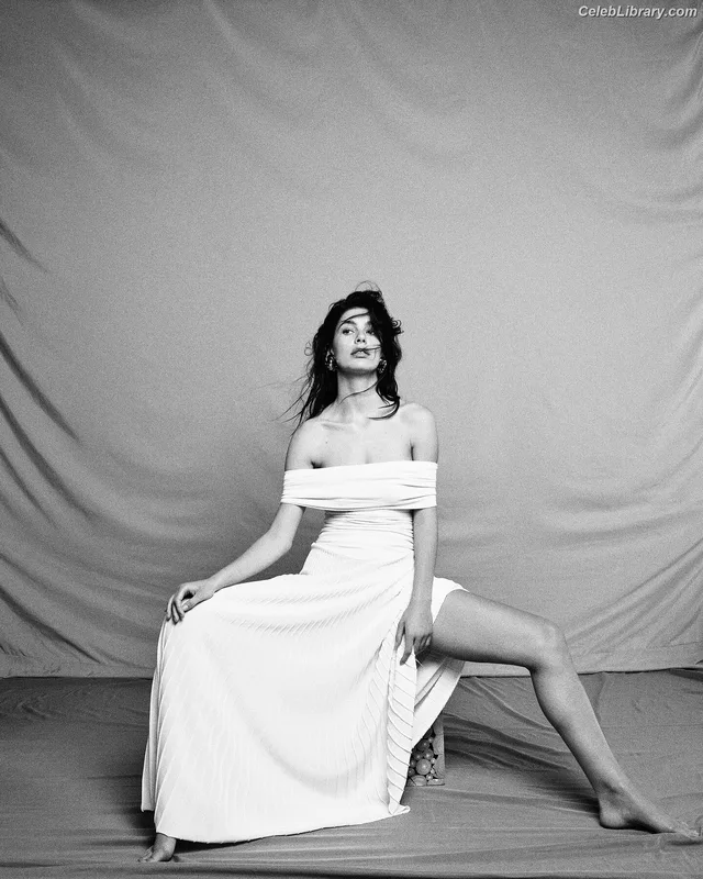 Camila Morrone photo 7 of 830