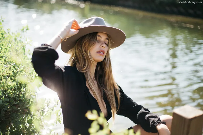 Camila Morrone photo 4 of 830