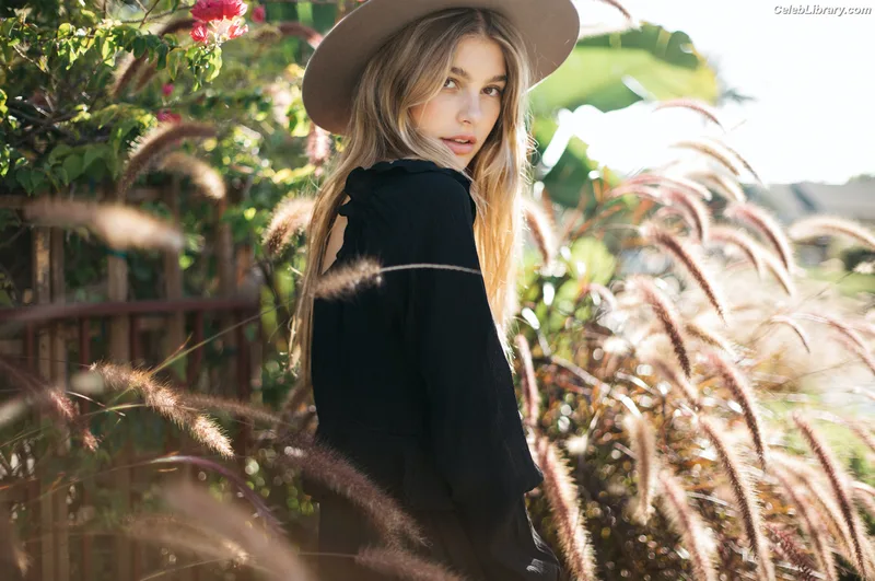 Camila Morrone photo 10 of 830