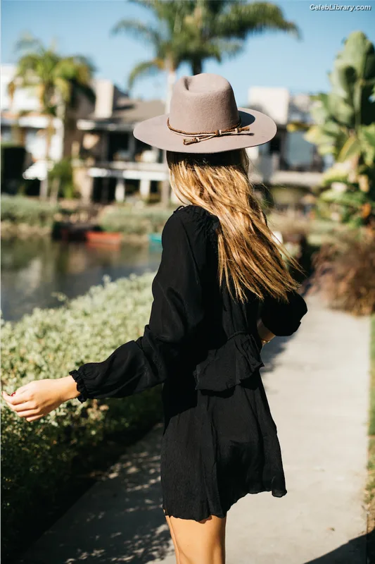 Camila Morrone photo 12 of 830