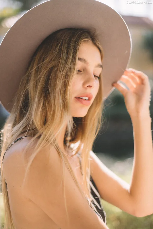 Camila Morrone photo 21 of 830