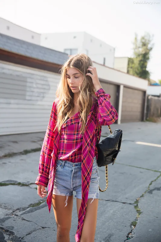 Camila Morrone photo 4 of 830