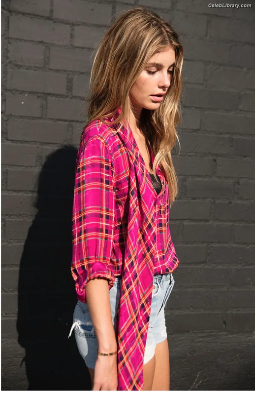 Camila Morrone photo 5 of 830