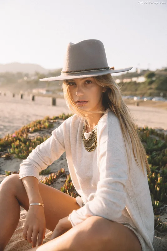 Camila Morrone photo 20 of 830