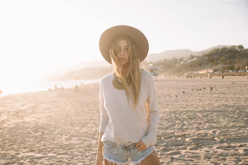 Camila Morrone photo 2 of 830