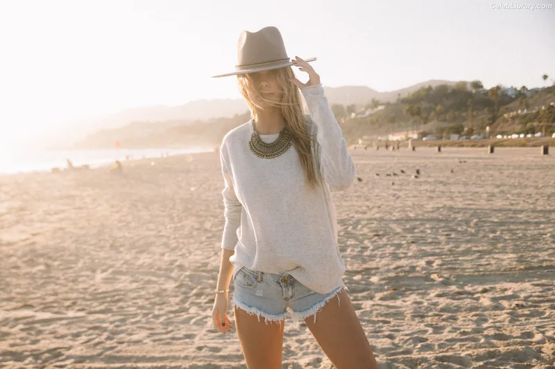 Camila Morrone photo 3 of 830