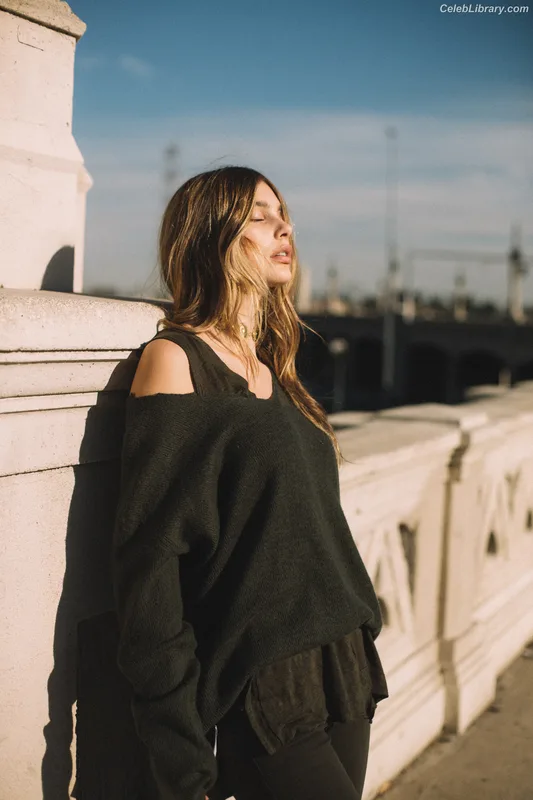 Camila Morrone photo 3 of 830