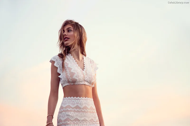 Camila Morrone photo 4 of 830