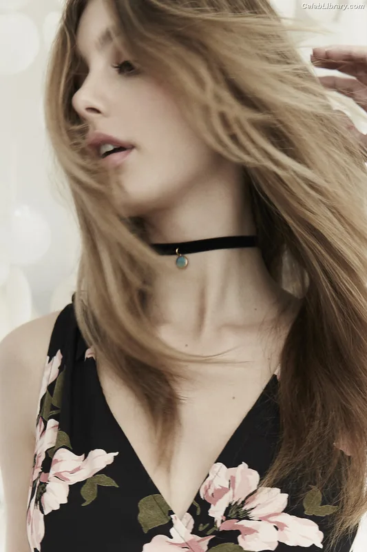 Camila Morrone photo 7 of 830
