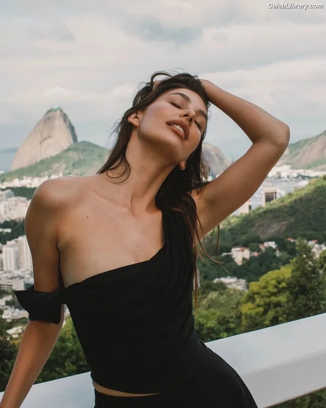 Camila Morrone photo 8 of 830