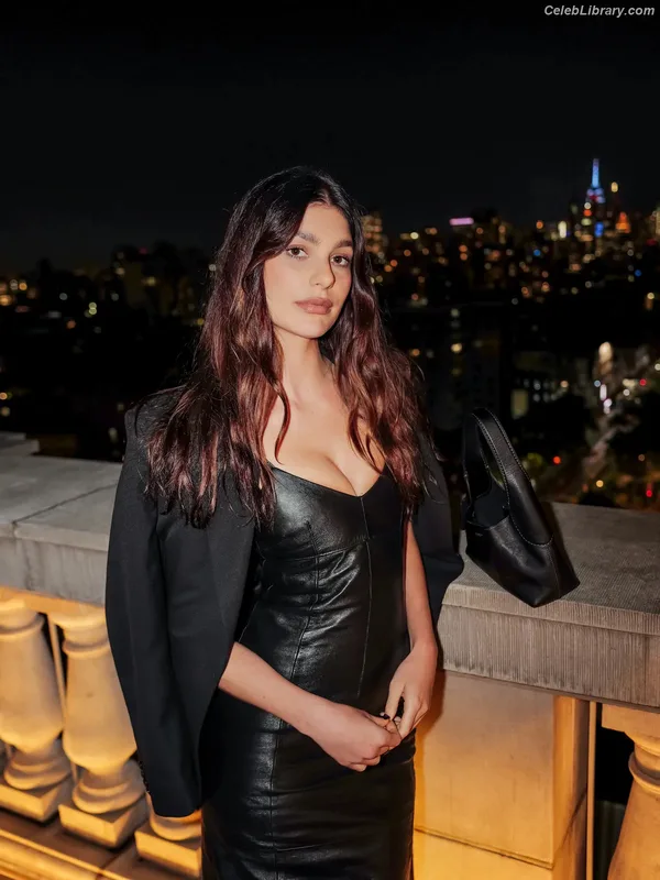 Camila Morrone photo 11 of 830