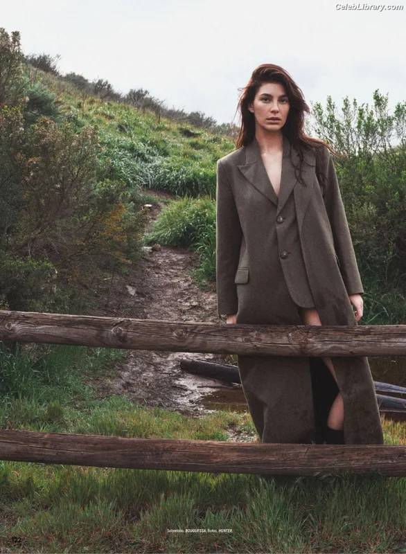 Camila Morrone photo 1 of 830