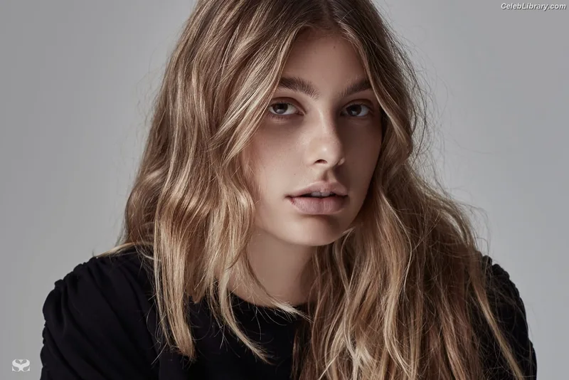 Camila Morrone photo 3 of 830
