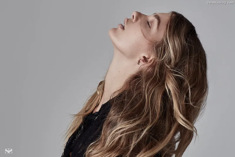 Camila Morrone photo 4 of 830