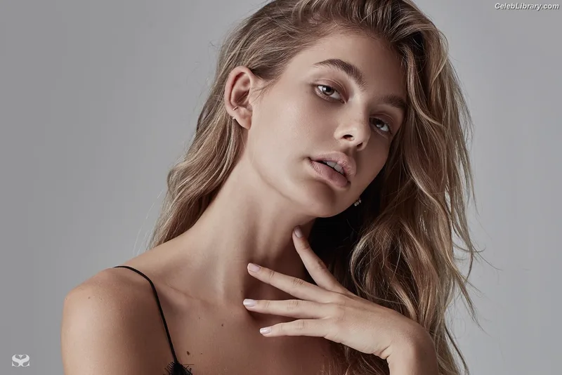 Camila Morrone photo 5 of 830