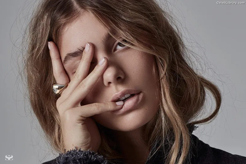 Camila Morrone photo 6 of 830