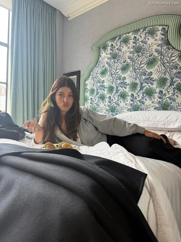 Camila Morrone photo 8 of 830