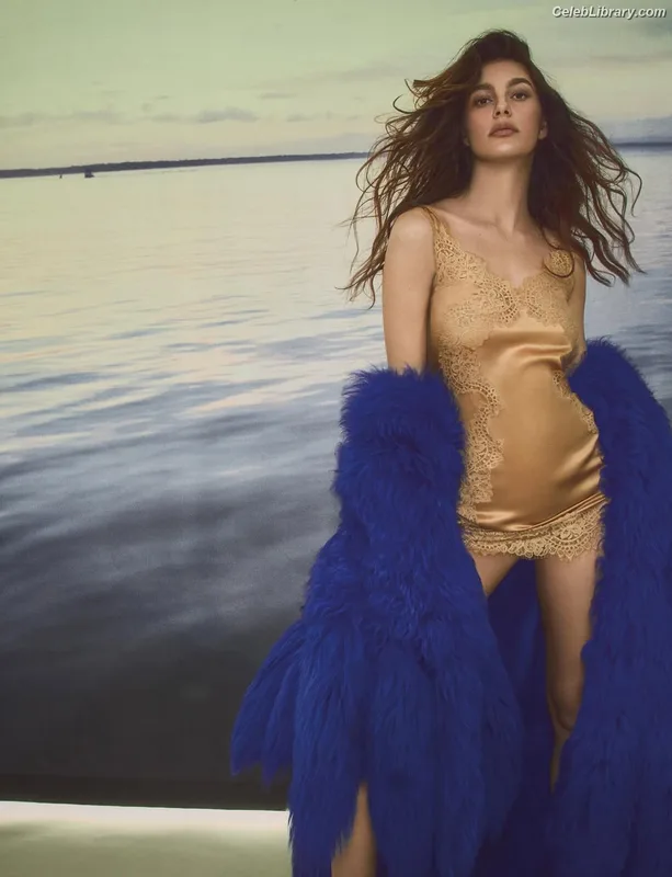Camila Morrone photo 4 of 830