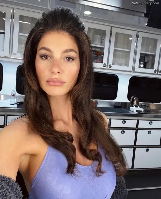 Camila Morrone photo 3 of 830