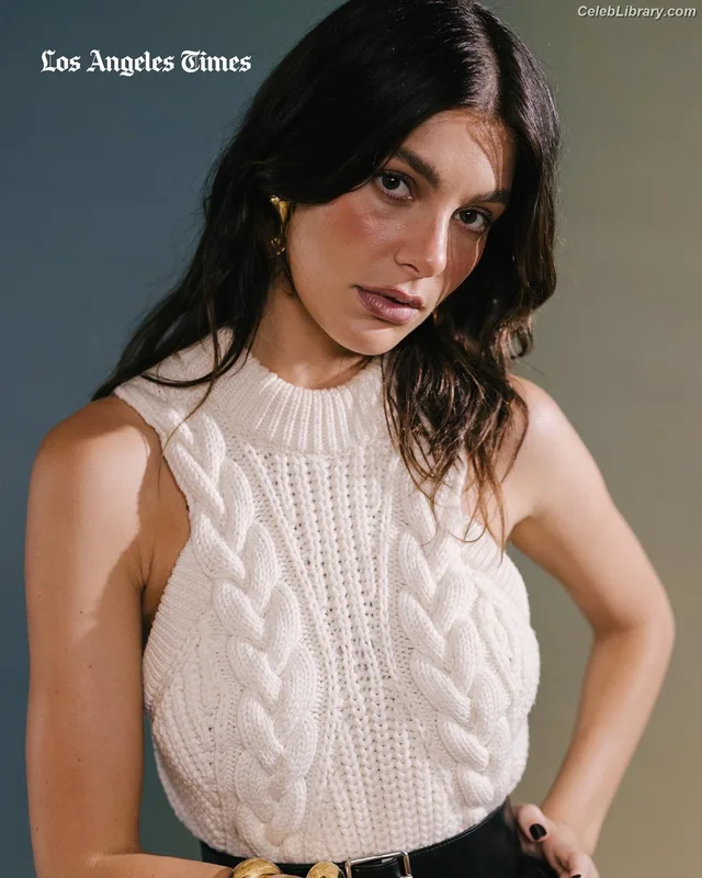 Camila Morrone photo 4 of 830