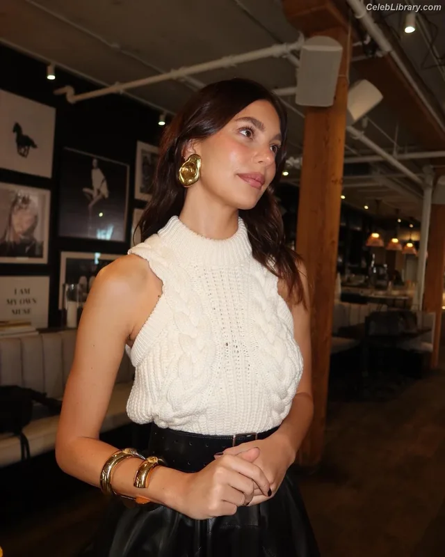 Camila Morrone photo 11 of 830
