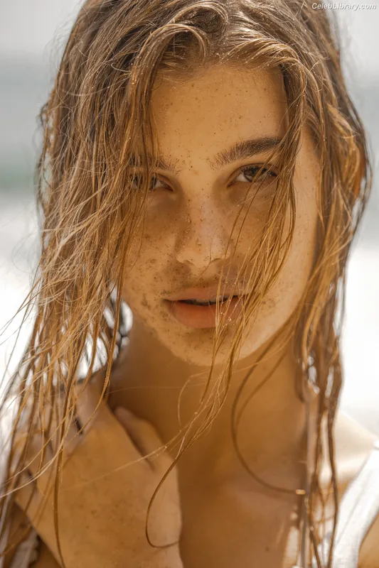Camila Morrone photo 3 of 830