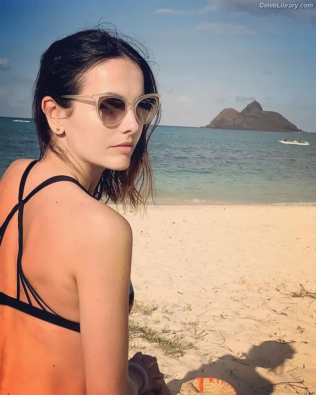 Camilla Belle photo 17 of 176