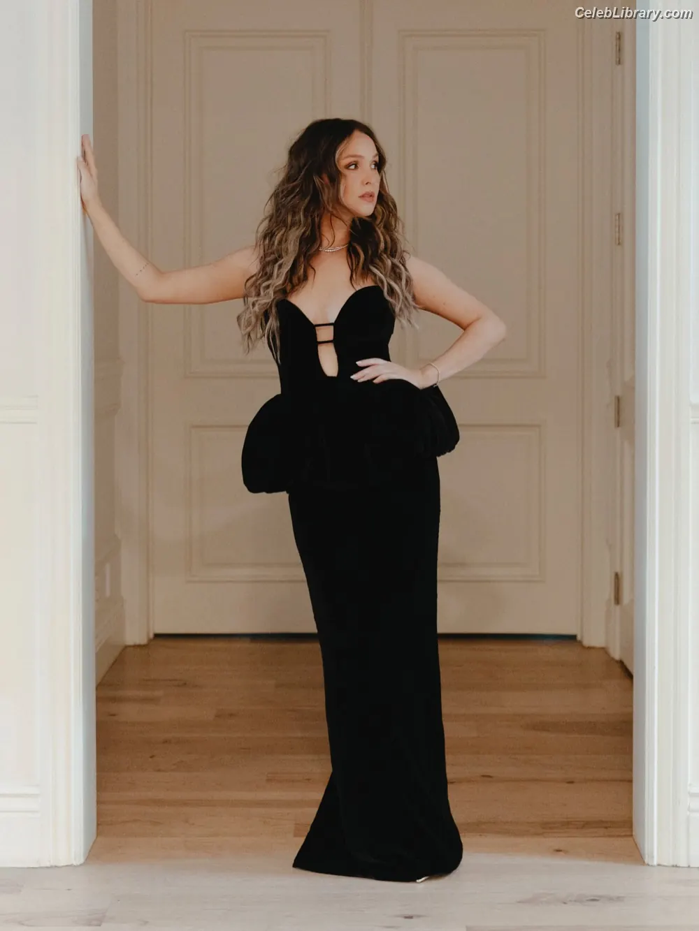 Camilla Luddington photo 14 of 75