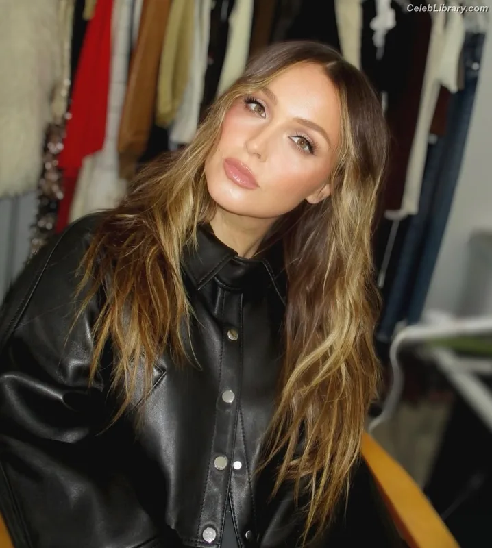 Camilla Luddington photo 6 of 76