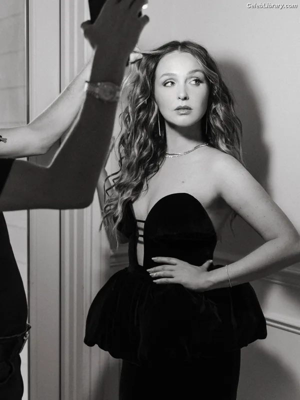 Camilla Luddington photo 15 of 76