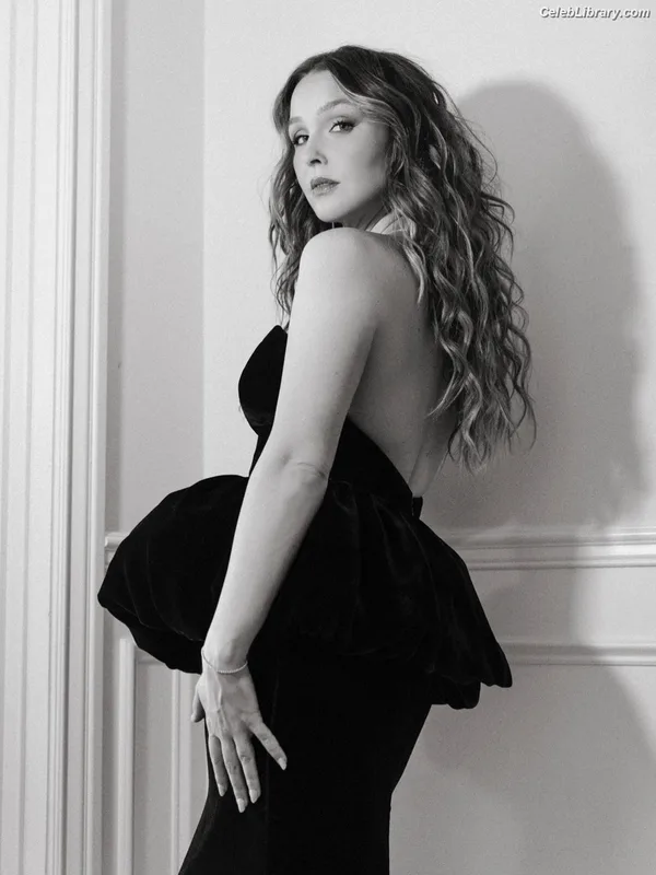 Camilla Luddington photo 20 of 76