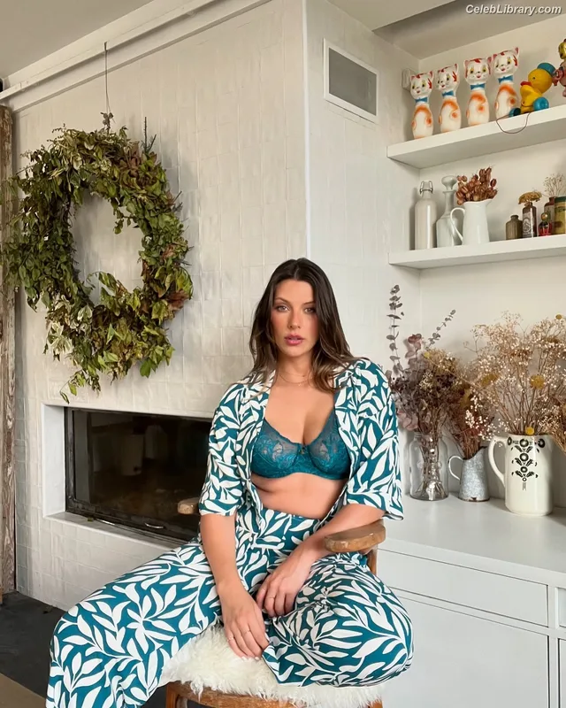 Camille Cerf photo 15 of 222