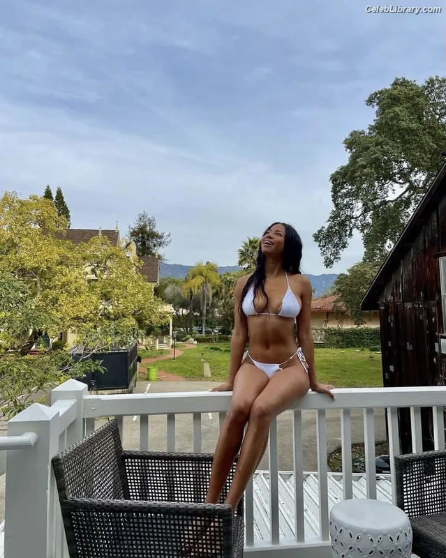 Camille Hyde photo 3 of 169