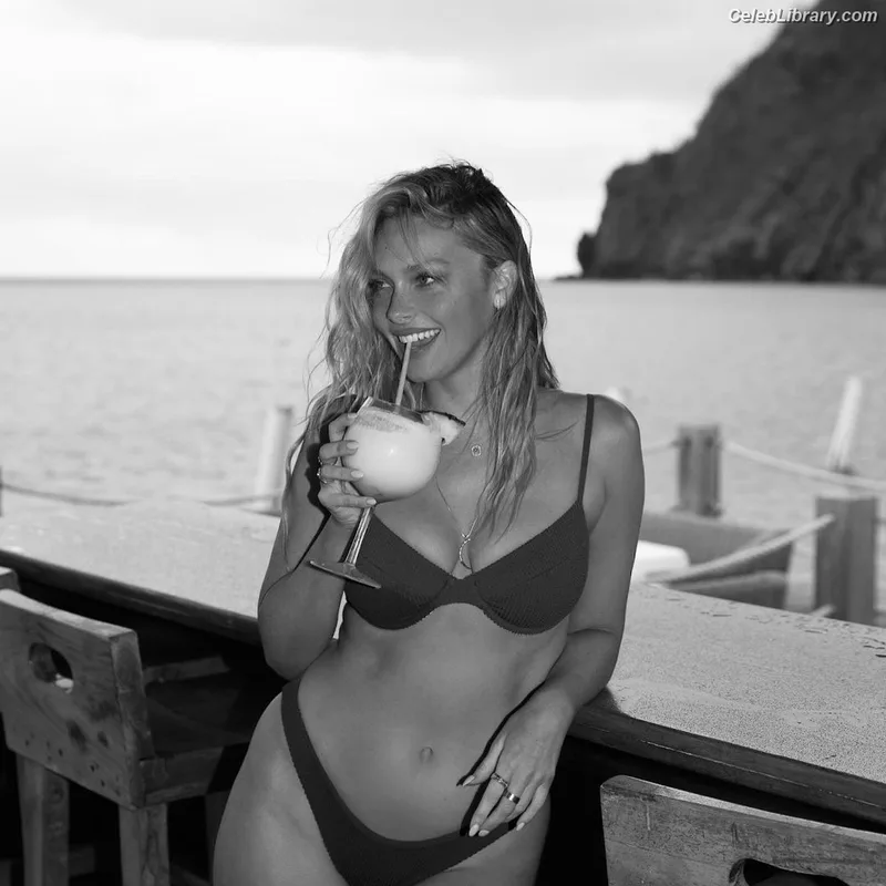 Camille Kostek photo 20 of 282