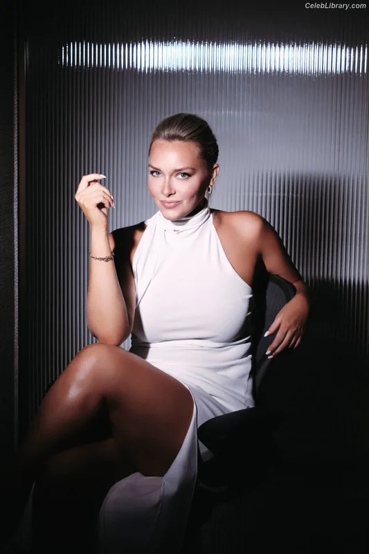 Camille Kostek photo 2 of 282