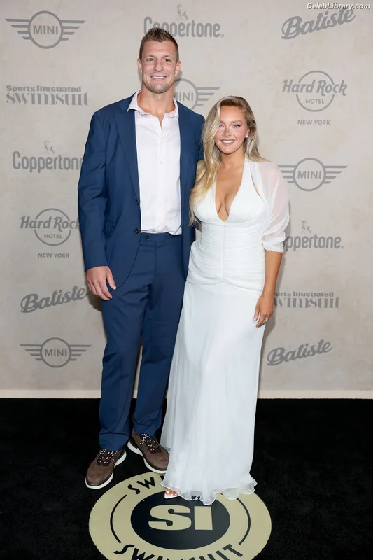 Camille Kostek photo 13 of 282