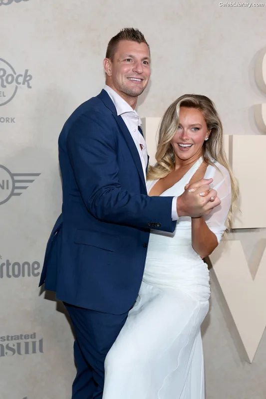 Camille Kostek photo 18 of 282