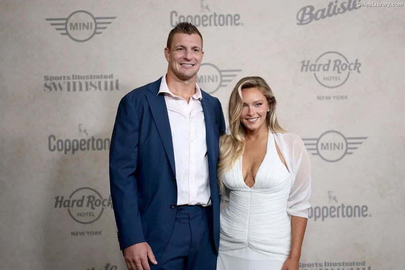Camille Kostek photo 21 of 282