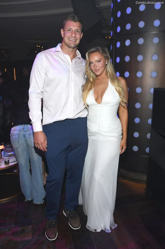 Camille Kostek photo 7 of 282